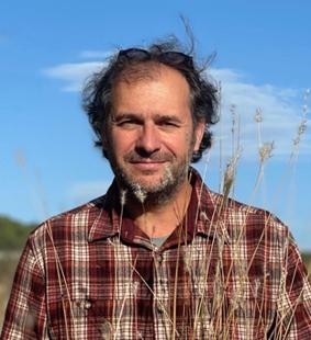 Michaël Rouhaud, Olfactothérapeute, Art-Thérapeute,Thérapeute Psychocorporel, Coach et Accompagnateur en Montagne