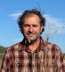 Michaël Rouhaud, Olfactothérapeute, Art-Thérapeute,Thérapeute Psychocorporel, Coach et Accompagnateur en Montagne